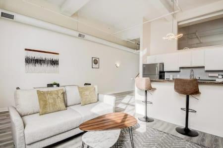Cozysuites - 2br With Direct Skybridge Access #5